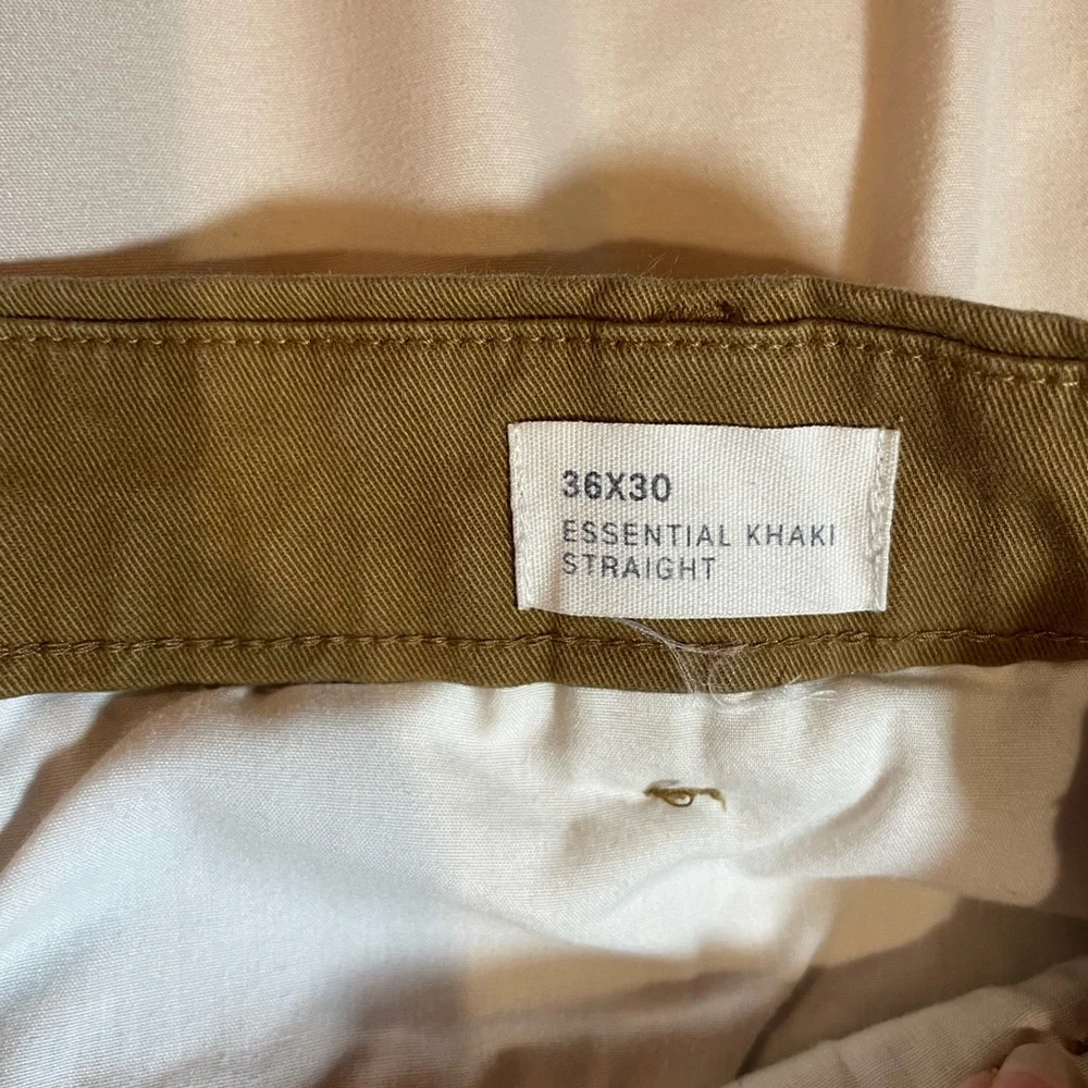 Men's Gap Essential Khaki Straight Camel-Colored Pants, Size 36x30‎
